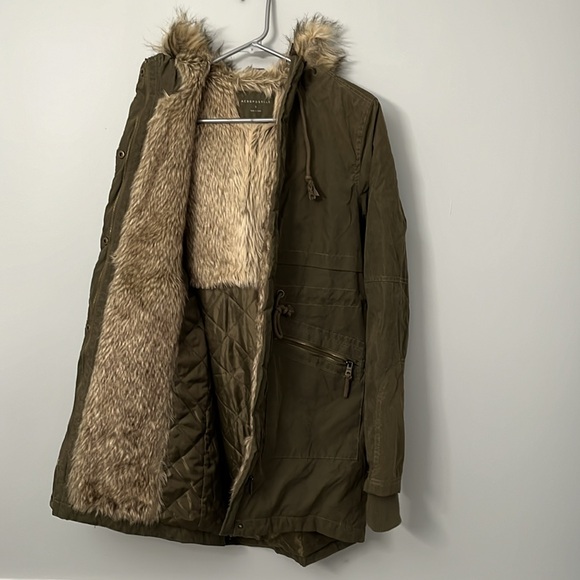 Aeropostale winter coat with fur lined hood - Picture 4 of 4